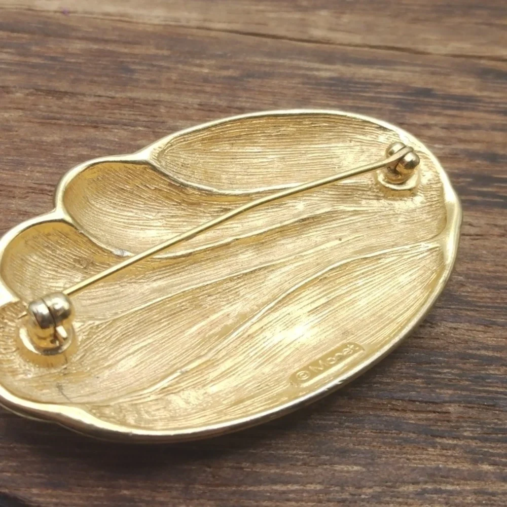 Monet feathered brooch B331‎
